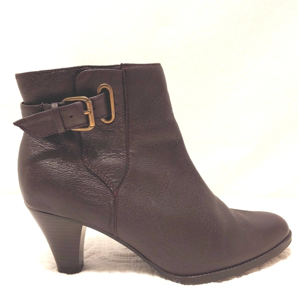 St Johns Bay women's Ankle Leather Brown Heel Boots shoes size 8